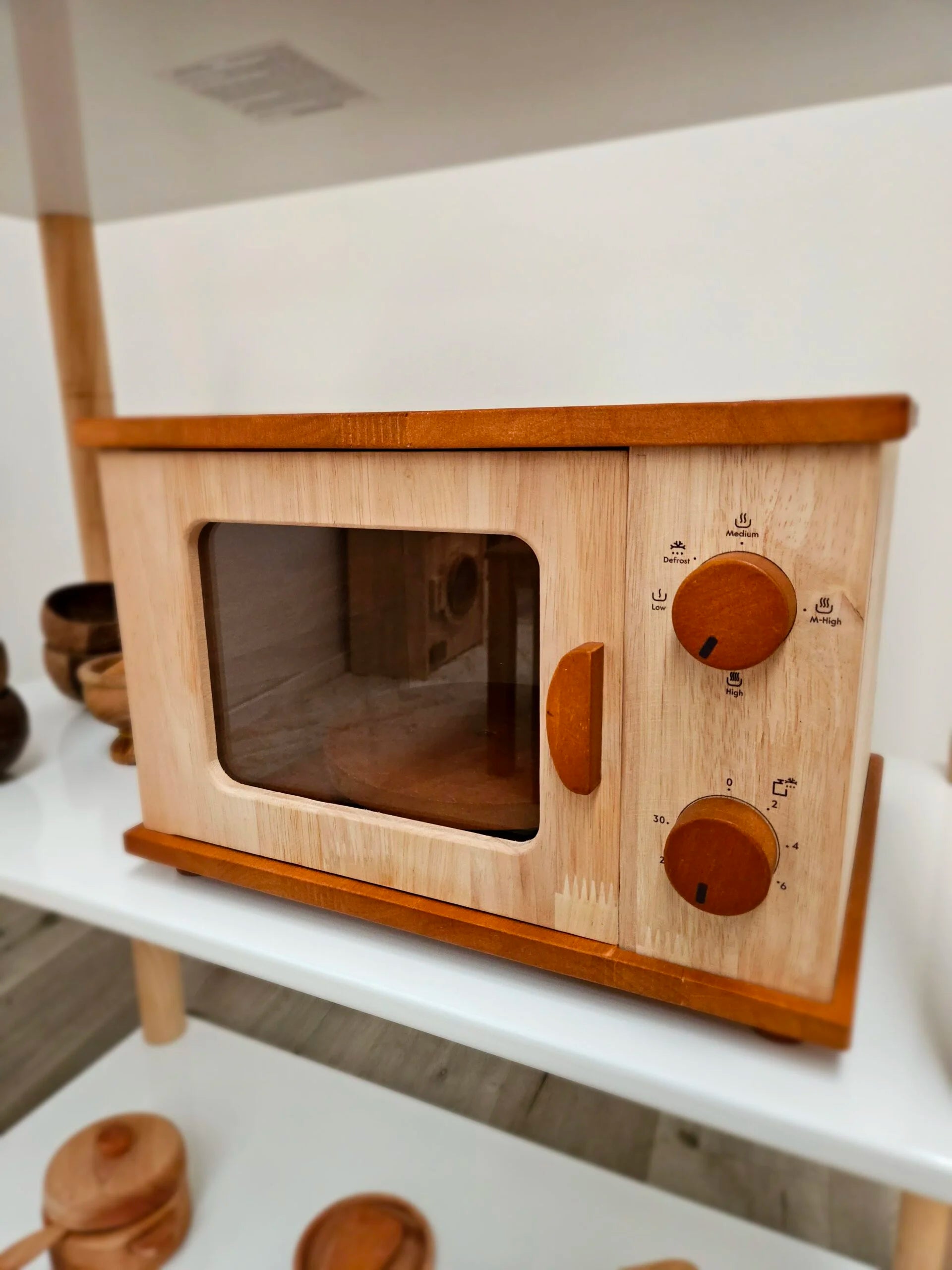 QToys Australia (USA) Wooden Microwave Oven 