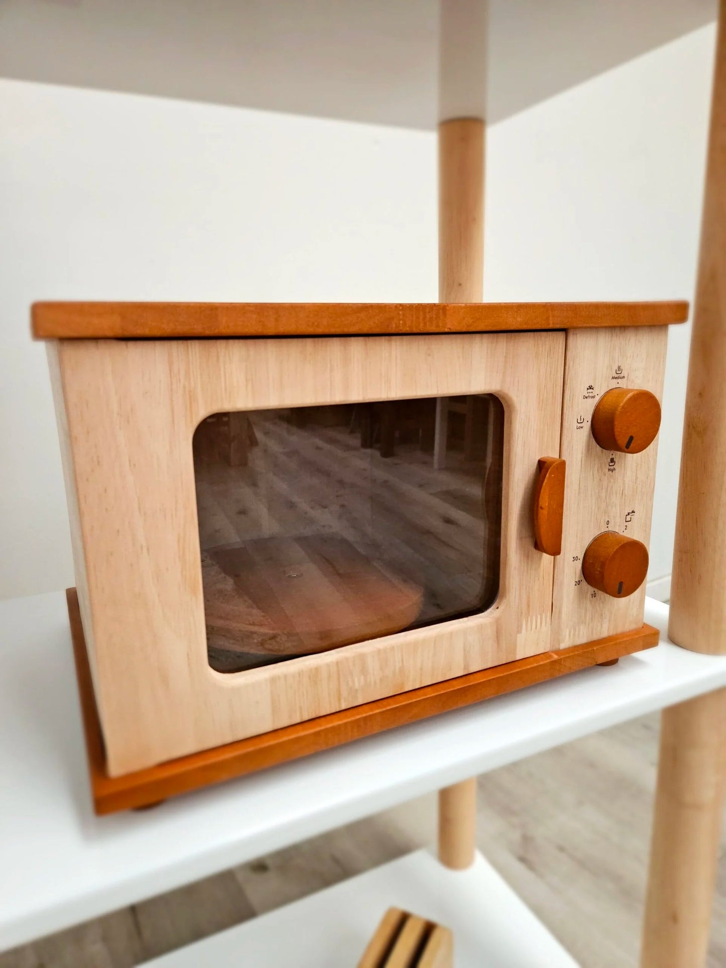 QToys Australia (USA) Wooden Microwave Oven 