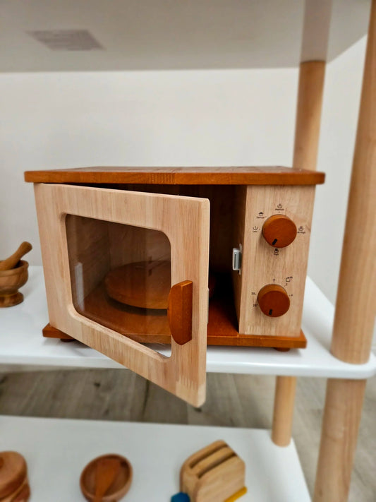 QToys Australia (USA) Wooden Microwave Oven 